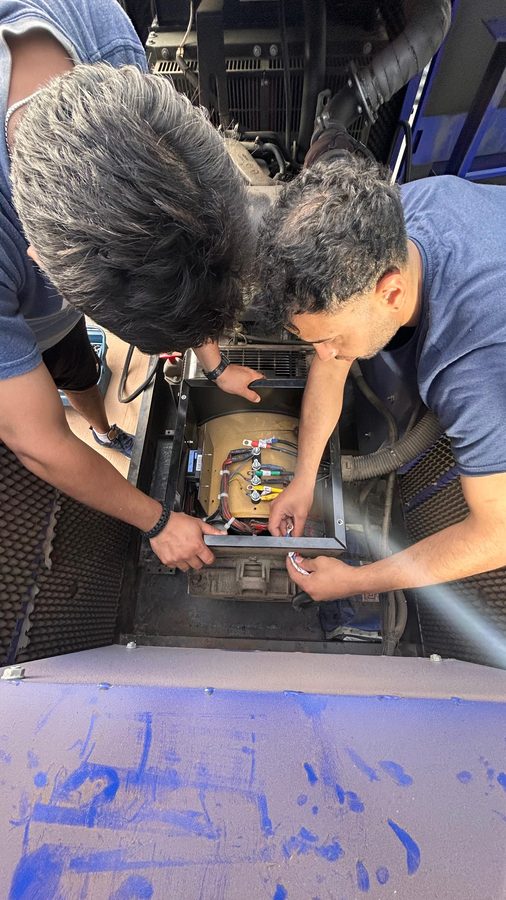 Motor abierto en el taller